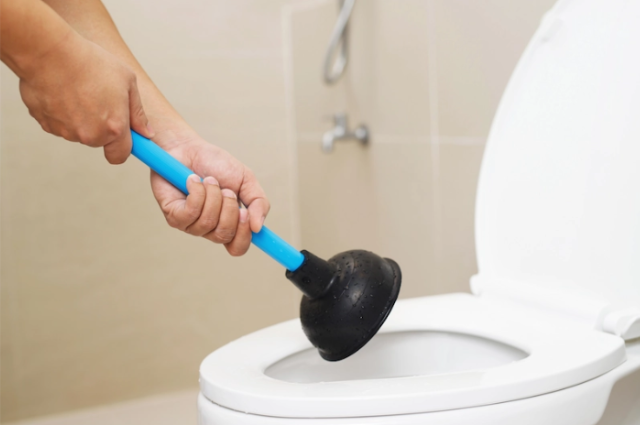 cara membersihkan kloset yang tersumbat